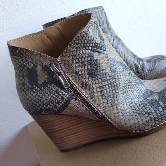 New Lucky Brand Leather Snake Print wedge booties in tan/gray and black - Picture 6 of 12
